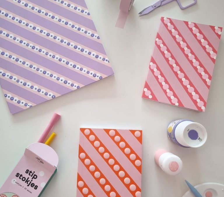 Gratis patroon: notitieboekje stippen