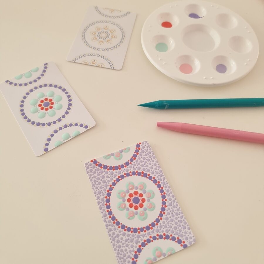 Leer hoe je kunt stippen op papier. Blog met gratis patroon en handige stiptips. Kan ook op porselein