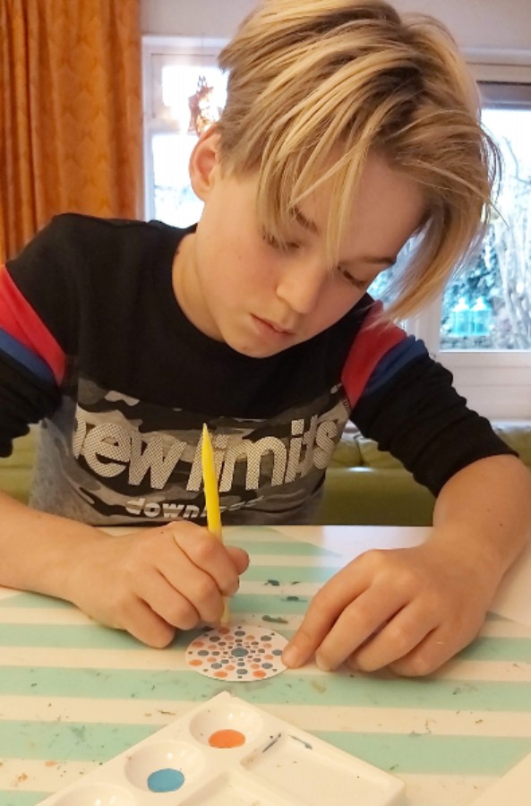 Stipstijl_Niel_knutselen_met_kinderen Tips voor knutselen met kinderen en stippen met jongens