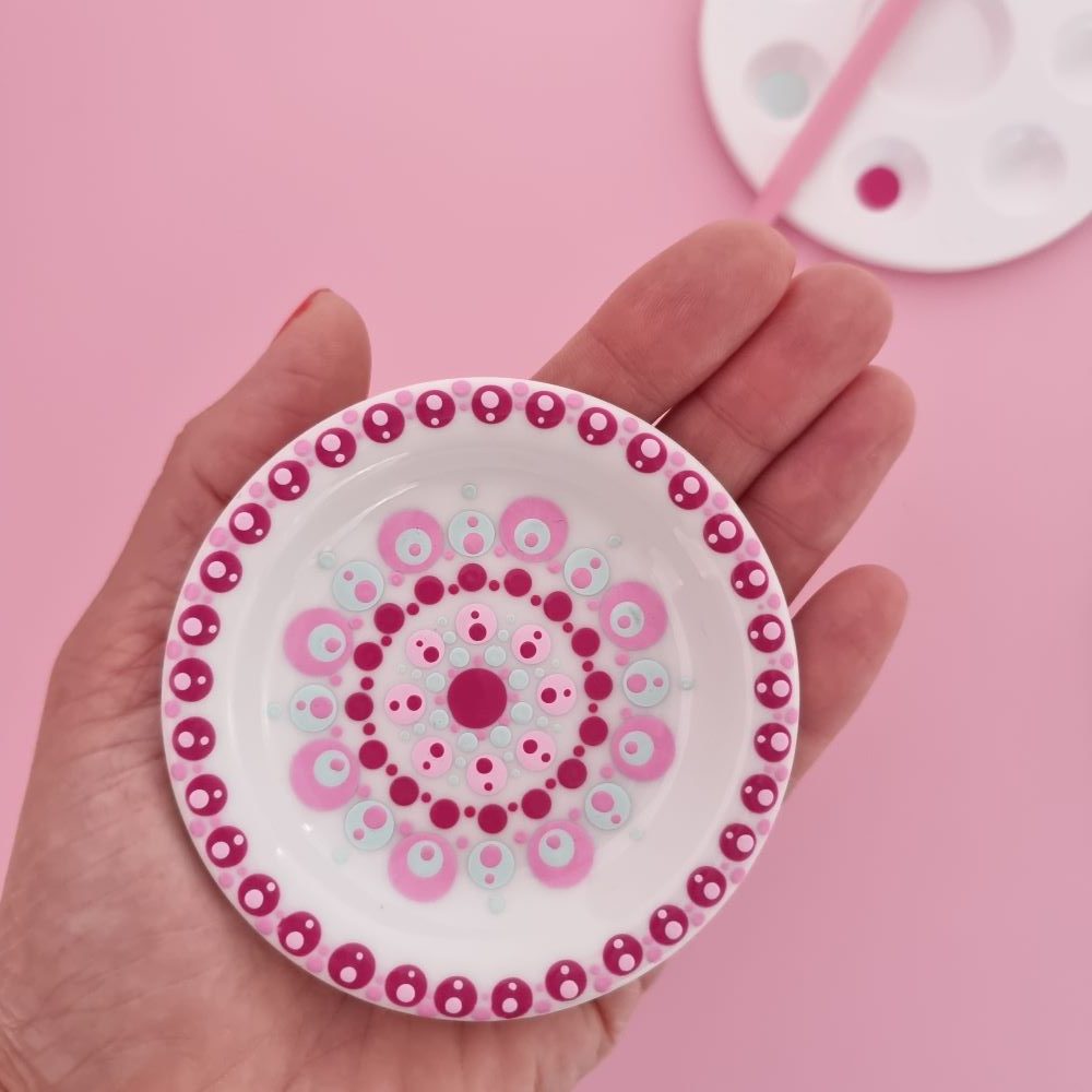 Leer hoe je kunt stippen op papier. Blog met gratis patroon en handige stiptips. Kan ook op porselein